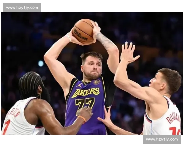 湖人鏖战太阳西部焦点对决巨星对轰引爆全场夜季后赛前哨战意味浓厚